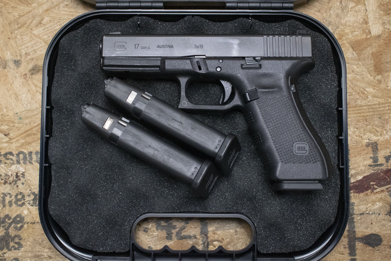 GLOCK 17 Gen4 9mm Police Trade-in Pistol with Three Magazines and Case